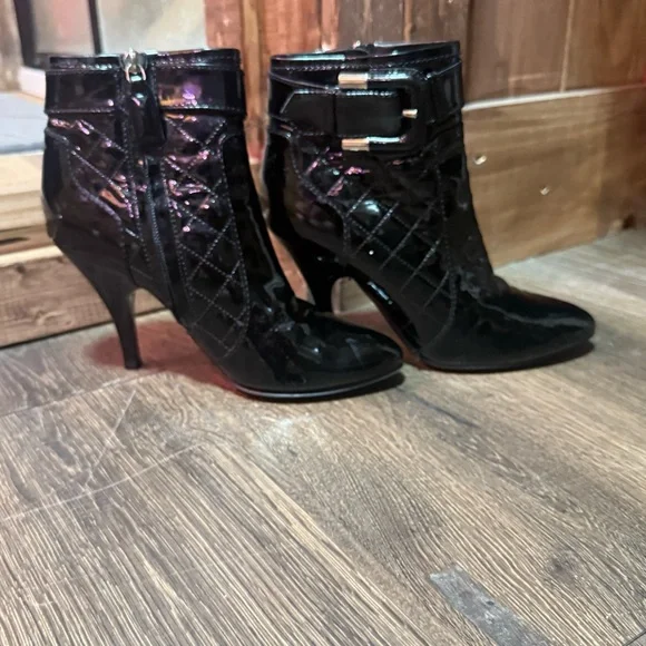 🔥 Burberry Black Patent Leather Quilted Ankle Boots Size 38.5 – Made in Italy 🔥 - Picture 3 of 10